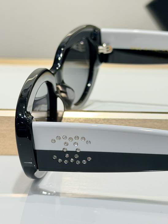 Picture of Chanel Sunglasses _SKUfw80880467fw